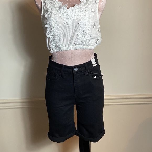 JUDY Blue high waisted black jean shorts/bermudas - Picture 3 of 4